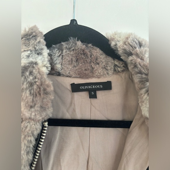 Fur Coat! - Picture 5 of 5